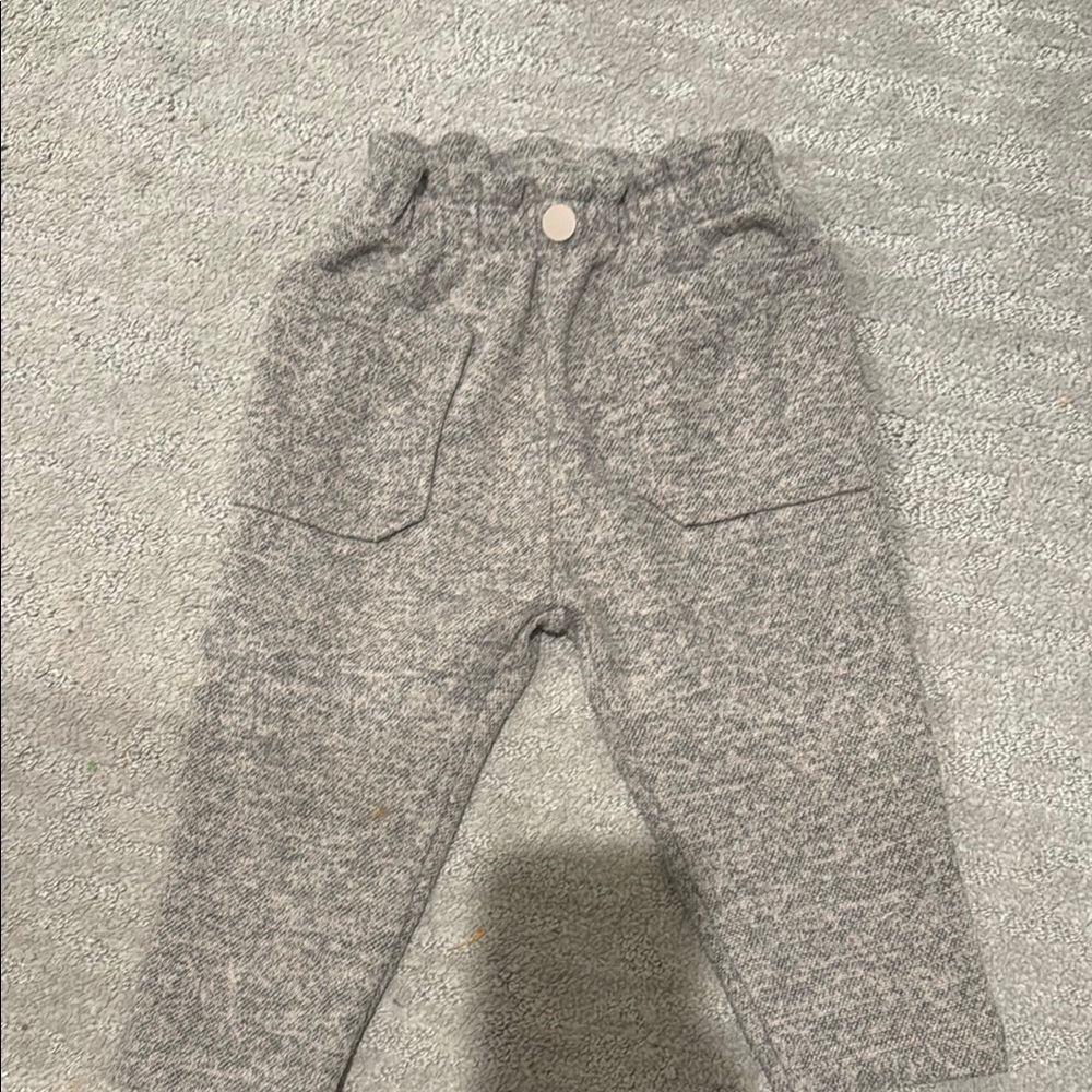 Zara Gray Sweatpants with Elastic Waistband and Tapered Fit